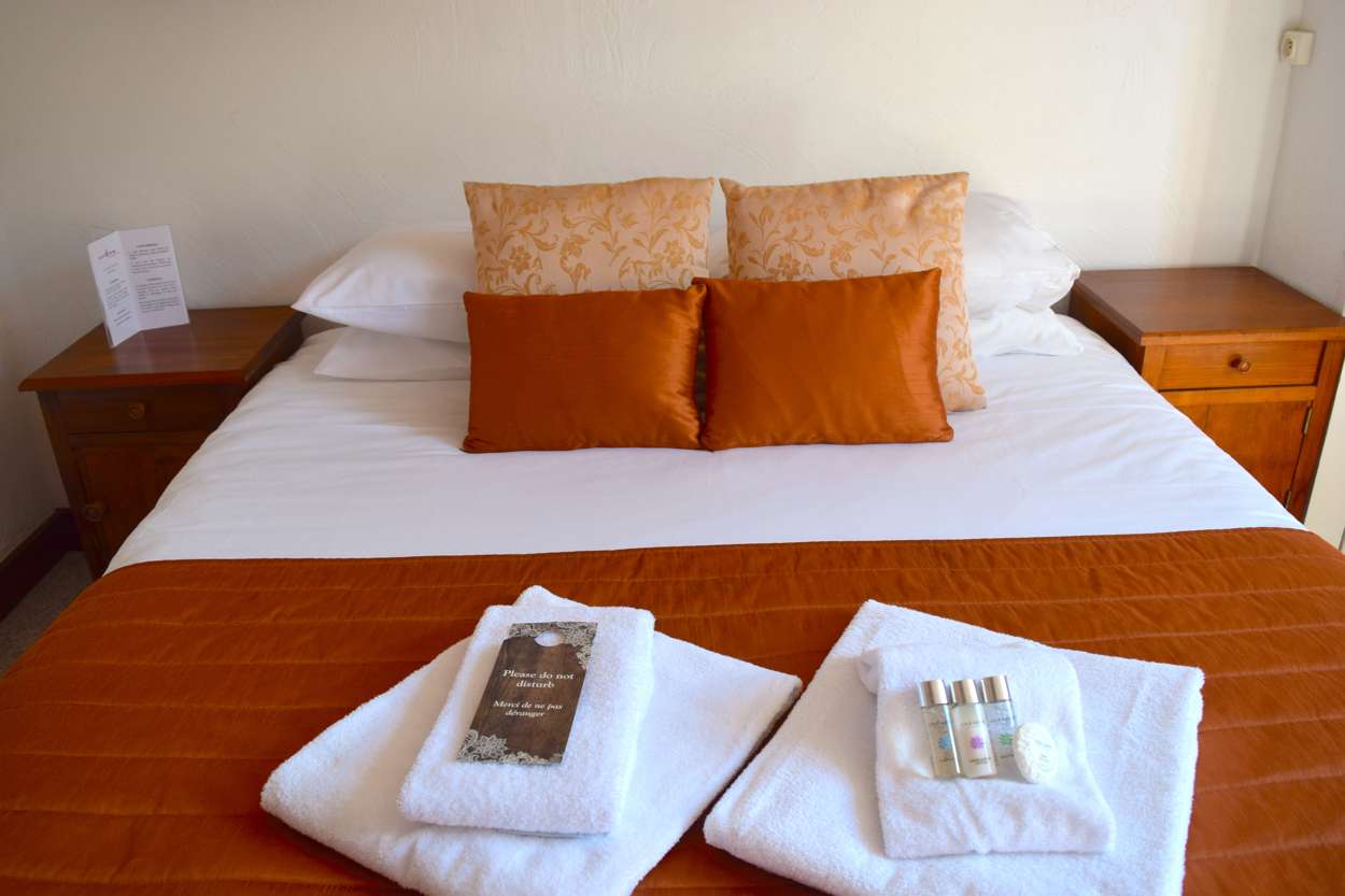 Bedroom Sy-1250.jpg